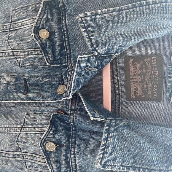 Classic Levi’s half denim jacket - EUC - Picture 2 of 3